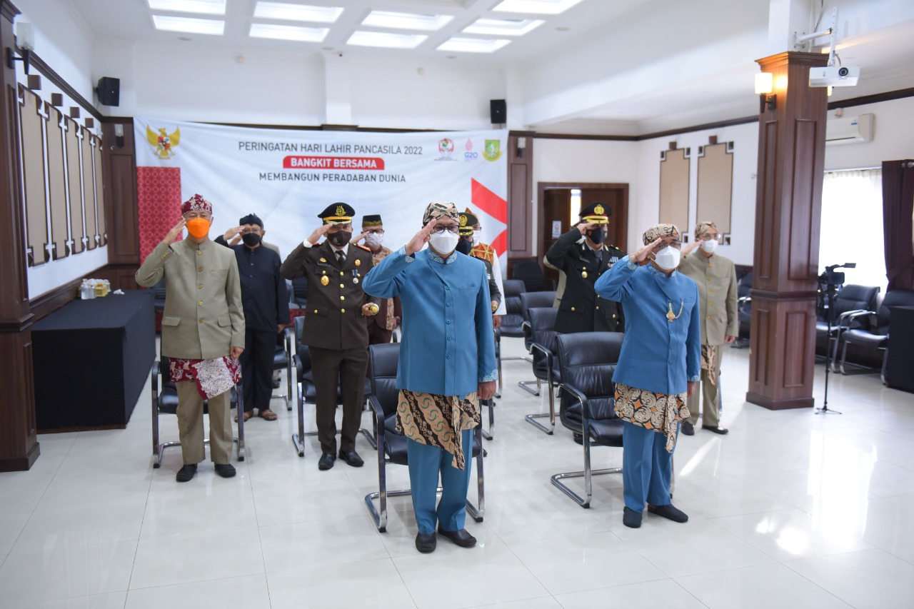Dandim 0607 Kota Sukabumi Ikuti Upacara Lahir Pancasila Secara virtual