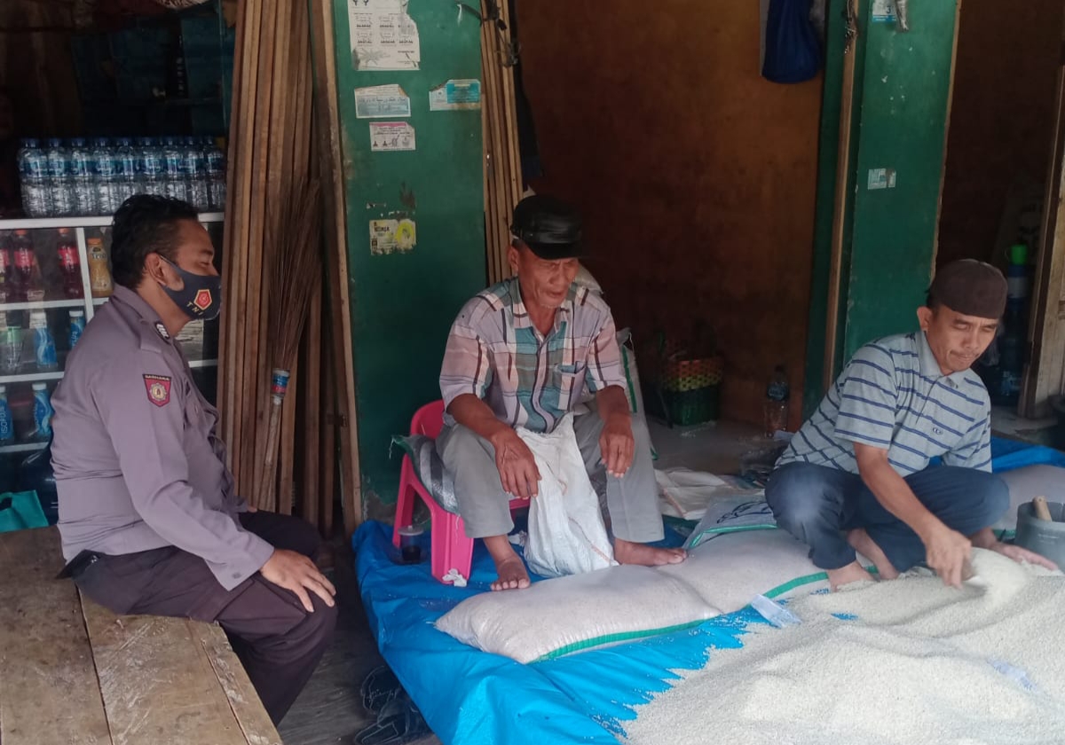 Bhabinkamtibmas Polsek Cibeber Sinergitas dengan Kades Citorek Timur 