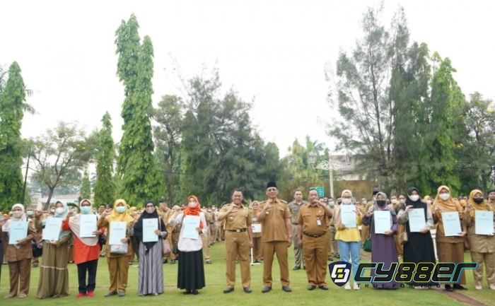 Pemkot Cilegon Berikan Uang Kadeudeuh Kepada Jama
