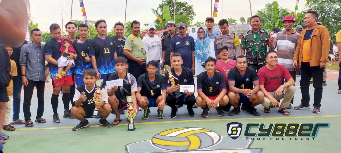 Dibalik Suksesnya Turnamen Vollyball  antar RT Kelurahan Randakari.