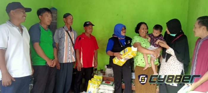 Kementerian Sosial RI Beserta Ketua LKS Alamanda Kunjungi Danil Bocah Penderita Lumpuh di Pekon Tanjung Kemala Pugung.