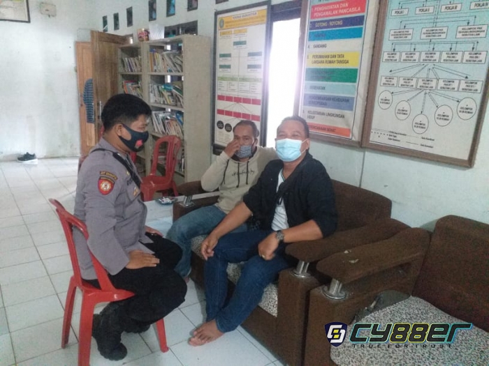 Bhabinkamtibmas Polsek Cilograng Polres Lebak Sambang Warga dan "Ajak Yuk Ngopi Wae".