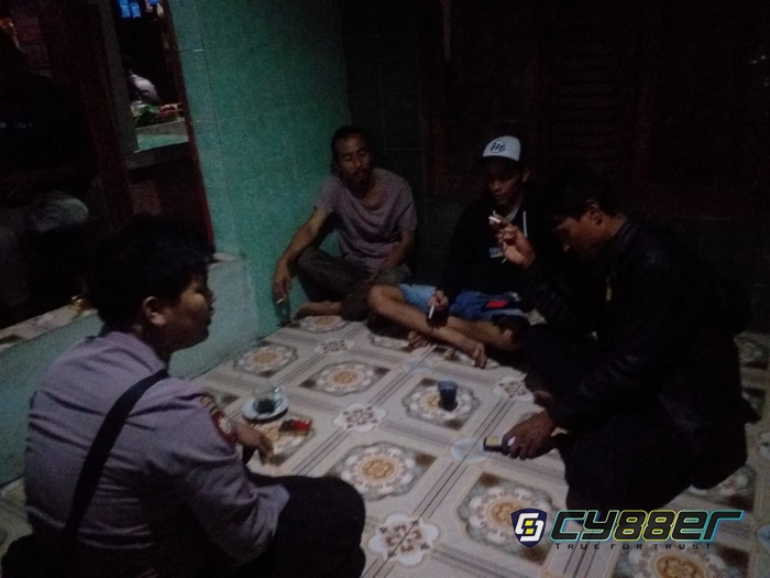 Polsek Cilograng Polres Lebak Dekatkan Diri Dengan Warga "YUK NGOPI WAE" 