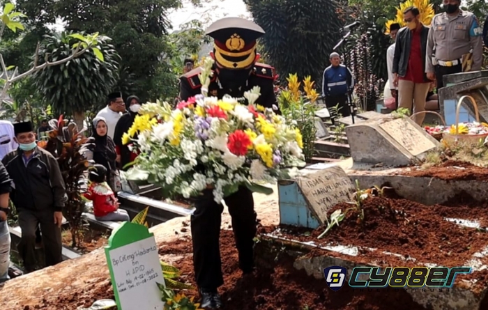 Upacara Pemakaman Dinas Aiptu (alm) Ceceng Hadianto, Dipimpin langsung Wakapolres Sukabumi Kota Kompol Fitra Juanda