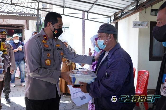 Waka Polda Jabar Tinjau Vaksinasi Covid 19 Secara Serentak di Wilkum Polres Sumedang