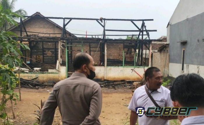 Polsek Talang Padang Identifikasi Kebakaran Rumah di Pekon Sukamerindu