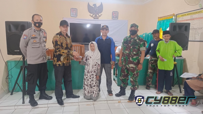 Sinergitas Polri Bersama TNI Jamin Ketertiban dan Keamanan Penyaluran BLT Di Kabupaten Sukabumi
