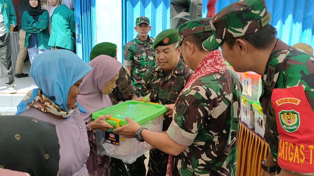 Dansatgas Kodim 0608/Cianjur Dampingi Wakasad Tinjau TMMD ke-114