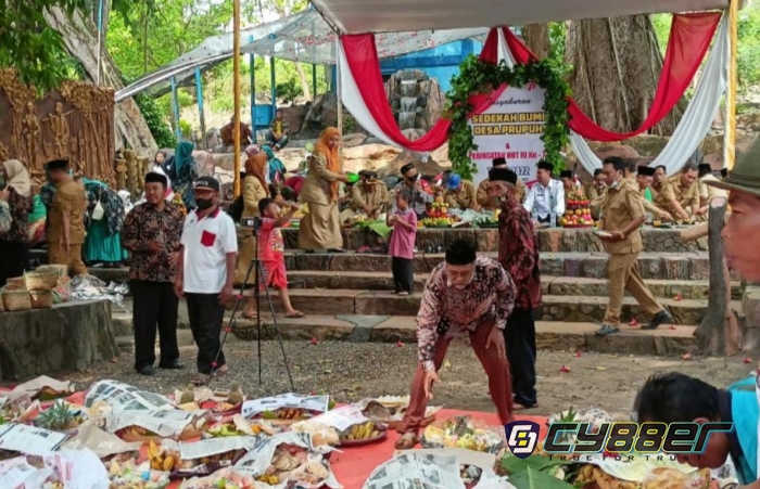 Pemdes Prupuh Gelar Sedekah Bumi Sekaligus Peringati HUT Kemerdekaan RI