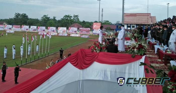 Bupati dan Forkompinda Indragiri Hulu Hadiri Upacara HUT RI ke 77