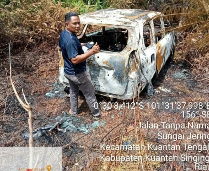 Sebuah Minibus Hangus Terbakar Disebelah Kafe Remang Remang, Kasat Reskrim Polres Kuansing Beri Penjelasan 