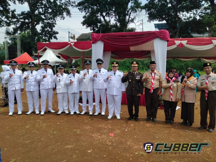 Camat Cigombong Inspektur Upacara Peringatan HUT - RI yang ke-77