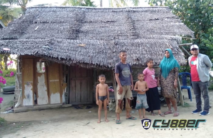 Sangat Miris Kondisi Rumah Guru Bakti Sekolah di Baktiya