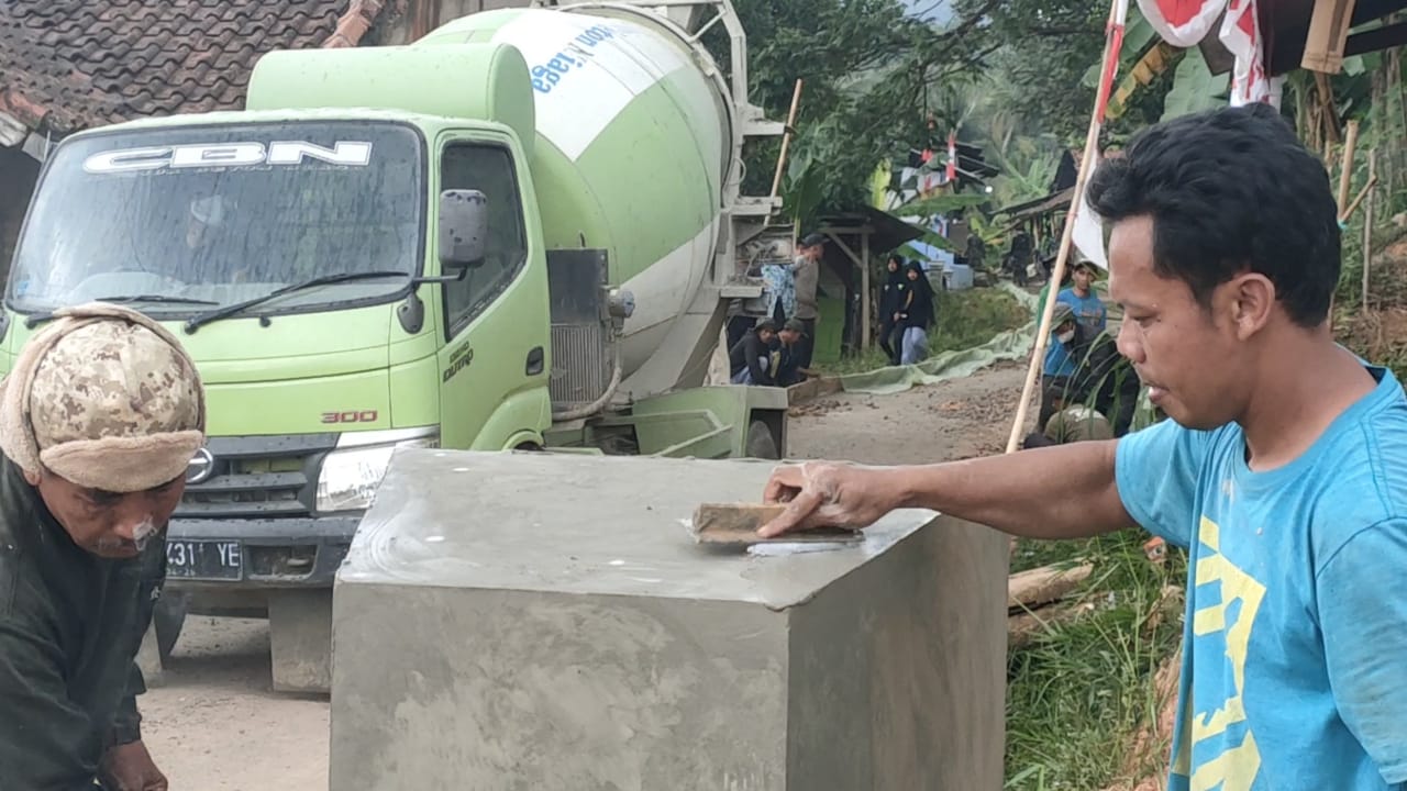 Target Pengerjaan Capai 100%, Tugu Dipersiapkan Jelang Peresmian Program TMMD 114 Kodim 0608/Cianjur 