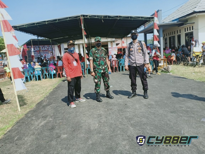 TNI – Polri Amankan Kegiatan Warga Meriahkan HUT Kemerdekaan RI