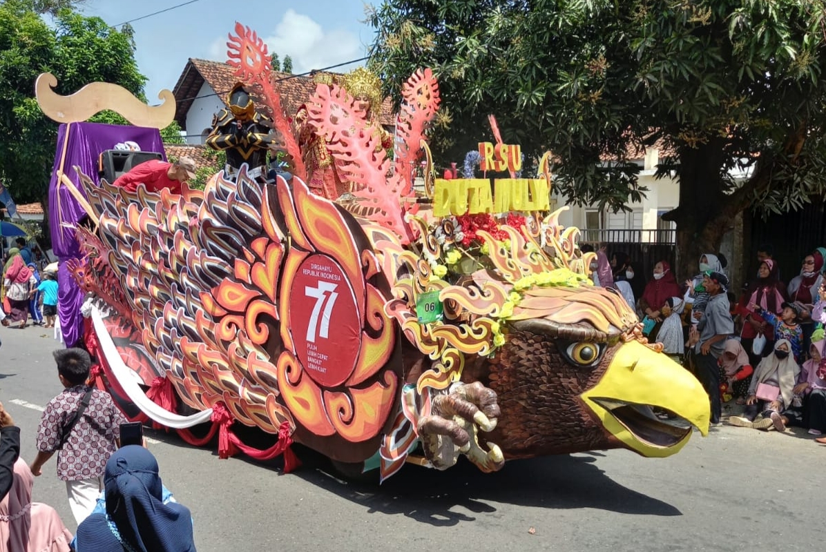 Meriahnya Karnaval Pembangunan di Kabupaten Cilacap 