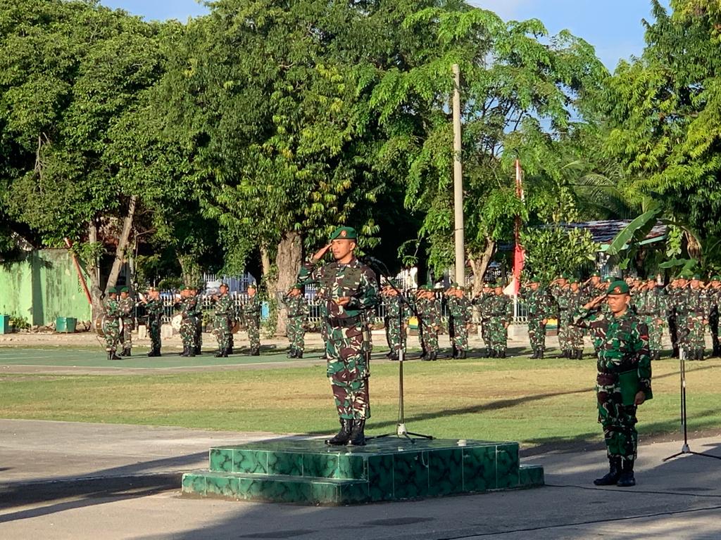 Dandim 0103 Aceh Utara Memimpin Upacara Pengibaran Bendera