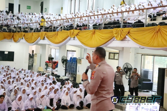 Inspiratif, Kapolres Lhokseumawe Beri Motivasi Kepada Seribuan Mahasiswa Baru Politeknik