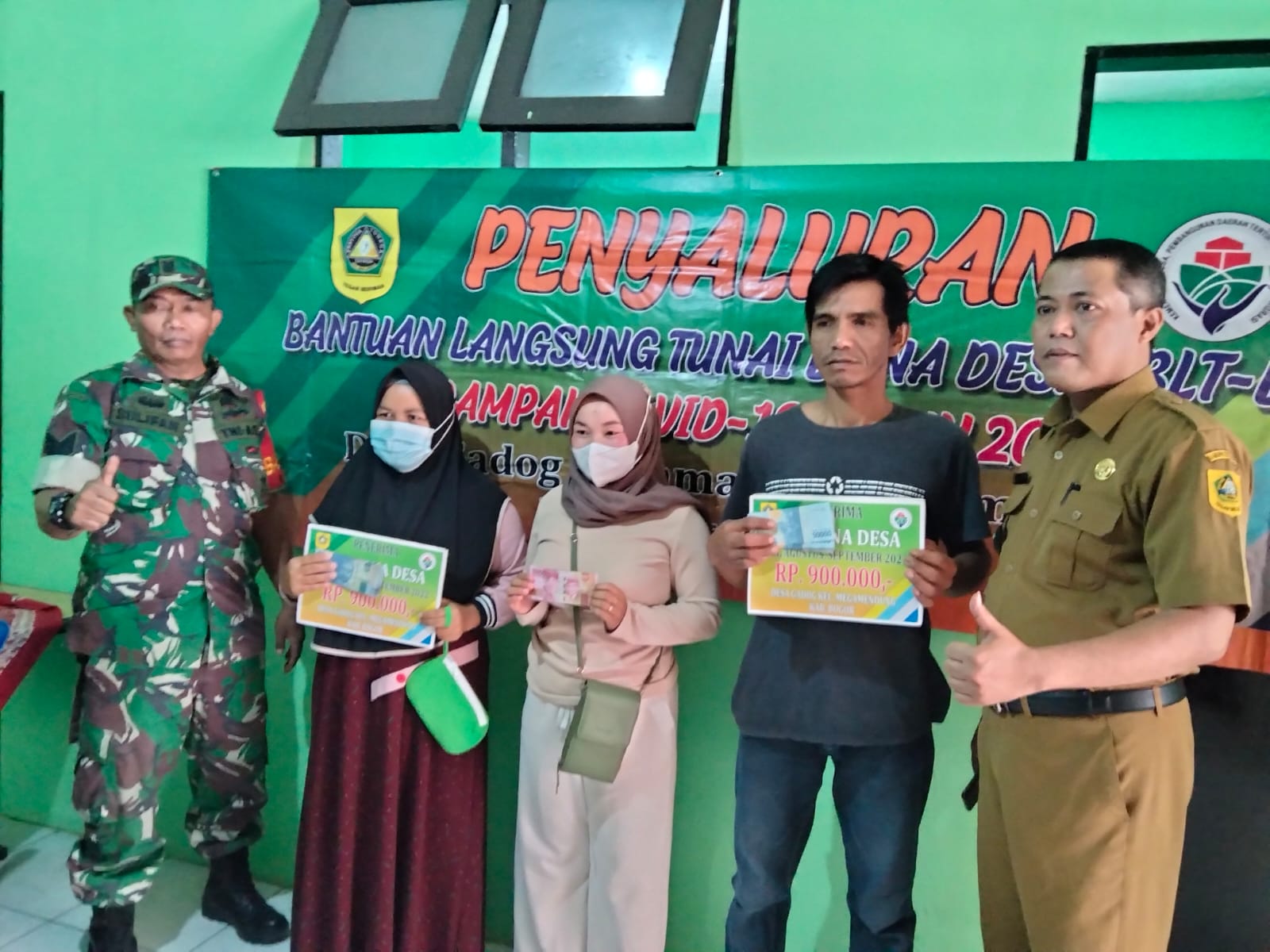 Pemdes Gadog Salurkan BLT - DD Tahun 2022 kepada 113 KPM