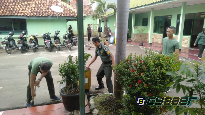 Prajurit Korem 064/MY Melaksanakan Pembersihan Pangkalan