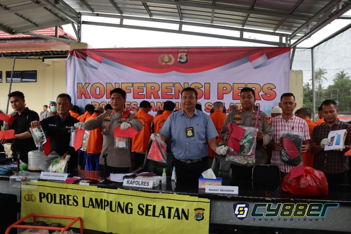 Kapolres, Warga Bisa Menginformasikan  Polsek Setempat Atau Temui Saya Langsung Terkait Judi.