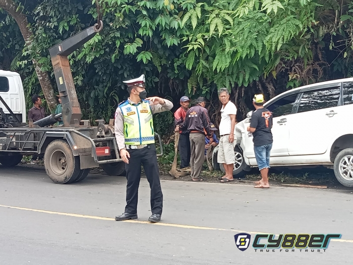 Laka lantas: Avanza vs Exspander Sama -Sama Ringsek 