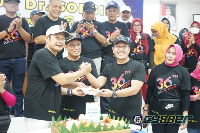 Peringati HUT Ke-36, Keluarga Besar RSUD Dr Soegiri Lamongan Adakan Jalan Sehat