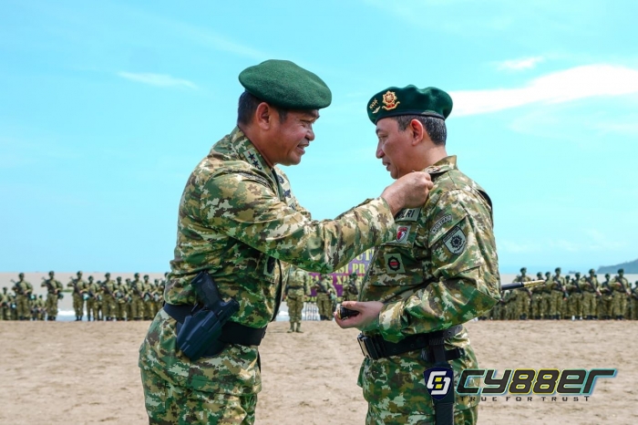 Pangkostrad Kukuhkan Kapolri Sebagai Warga Kehormatan Kostrad