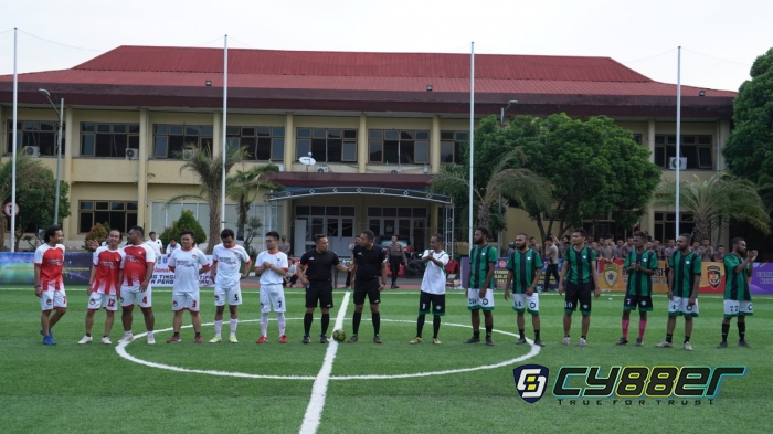 Jalin Keakraban Dengan Mahasiswa Papua, Polda Jabar Gelar Pertandingan Persahabatan