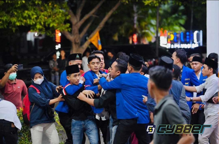 Ratusan Mahasiswa Protes Atas Terlantiknya Moh Yasin Karena  Disinyalir Telah Melanggar Hukum di Organisasi PMII