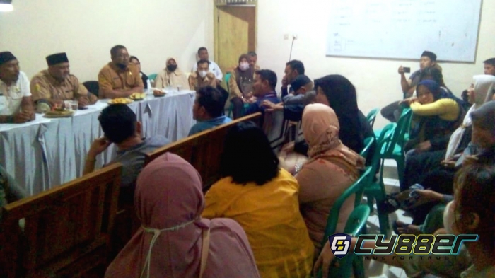 Para Pedagang di Pasar Caringin Keluhkan Salah Satu Toko yang Menjatuhkan Harga