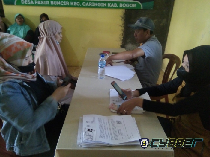 693 KPM Desa Pasirbuncir Terima BLT-BBM