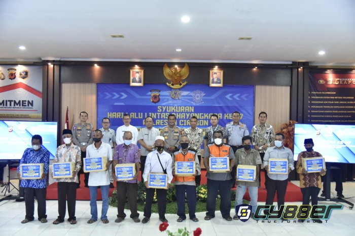 Syukuran HUT Lantas ke 67, Kapolresta Cirebon Beri Bantuan Sosial.
