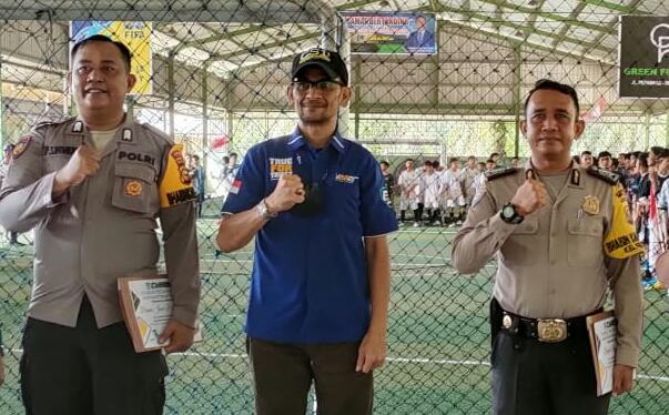 Dua personel Bhabinkamtibmas Polres Siak Raih Anugerah Terbaik dari Media Online Cyber88 