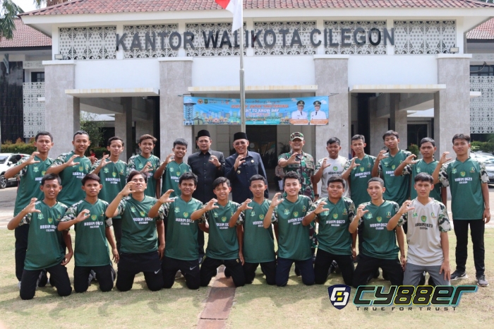 Dandim 0623/Cilegon Melepas Tim Sepakbola Liga Santri Kota Cilegon Untuk Bertanding Di Tingkat Nasional.