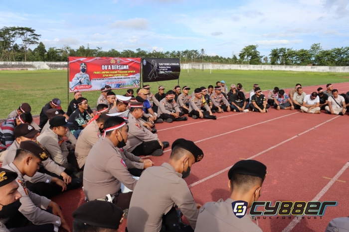 Aksi Solidaritas dan Doa Bersama Polres Lamsel Dengan Pemain,Suporter Sepak Bola.