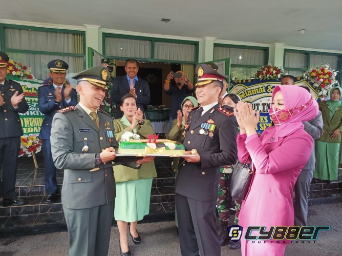Puluhan Anggota Polres Sumedang Geruduk Kodim 0610 Sumedang