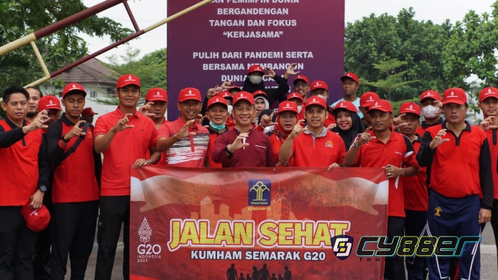 Semarakkan Presidensi G20 Indonesia, Lapas Kelas IIA Cilegon Gelar Jalan Sehat Hingga Sebar Stiker