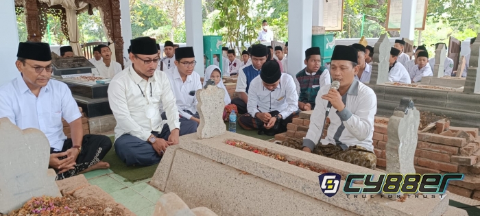 Hari Santri, Makam Kiai Abbas jadi Jujugan Peziarah 