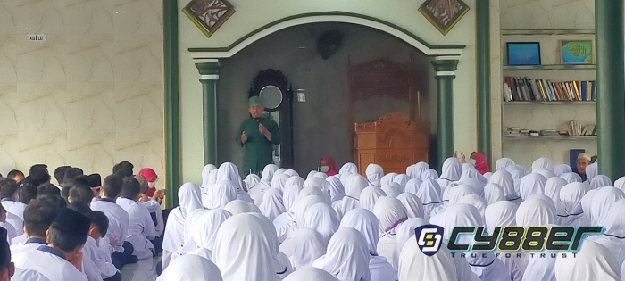 Keluarga Besar SMPN 1 Cilegon Rayakan Hari Maulid Nabi Muhammad SAW 1444 H.