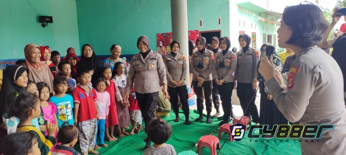 Polres Lamsel Terjunkan Kasidokkes, Polwan dan Stakeholder ke Wilayah Terdampak Banjir