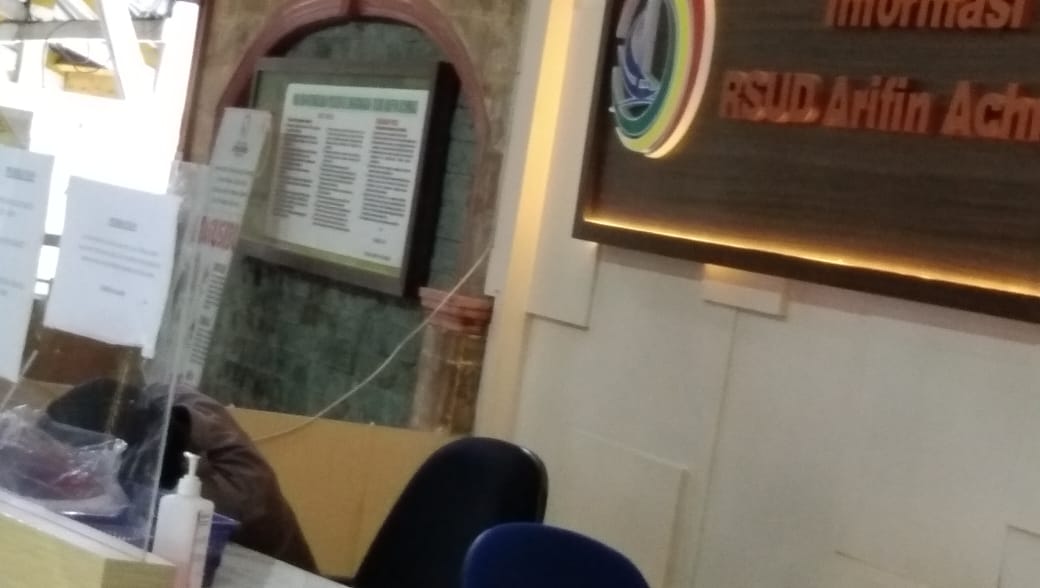 Selain Pelayanan Buruk, Tenaga Keamanan RSUD Arifin Achmad Tertangkap Tidur Pulas