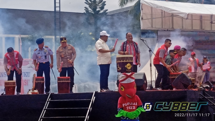 Ketua Umum Komite Olahraga Nasional Indonesia Pusat, Marciano Norman membuka Pekan Olahraga Provinsi Maluku