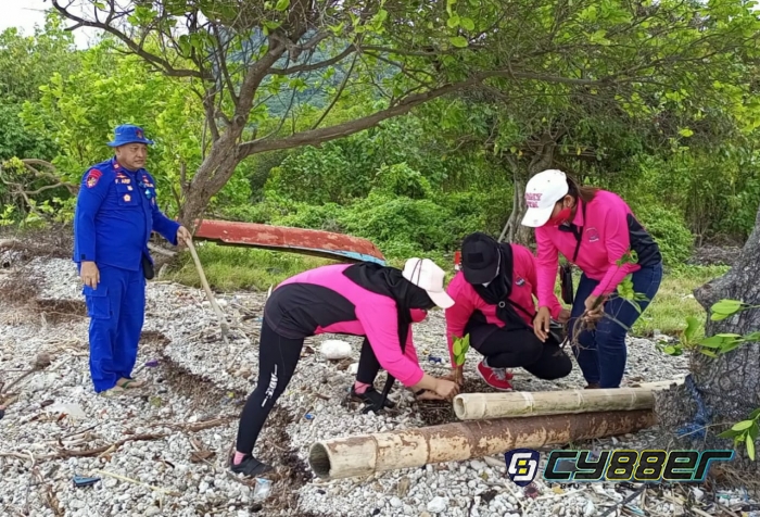 Satpolair Polres Lamsel dan Bhayangkari Tanam Mangrove di Pulau Rimau