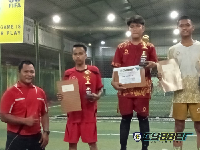 Tim Jamkar, Bintang Mas, Green Raih Juara Tetap Turnamen Futsal Media Online CYBER88