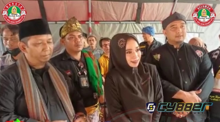 Ratu Ageng Rekawati Apresiasi Kegiatan Paguron Jalak Banten Nusantara Dalam Gebyar Sosial Budaya dan Sunatan Masal Di Alun Alun Kota Serang.