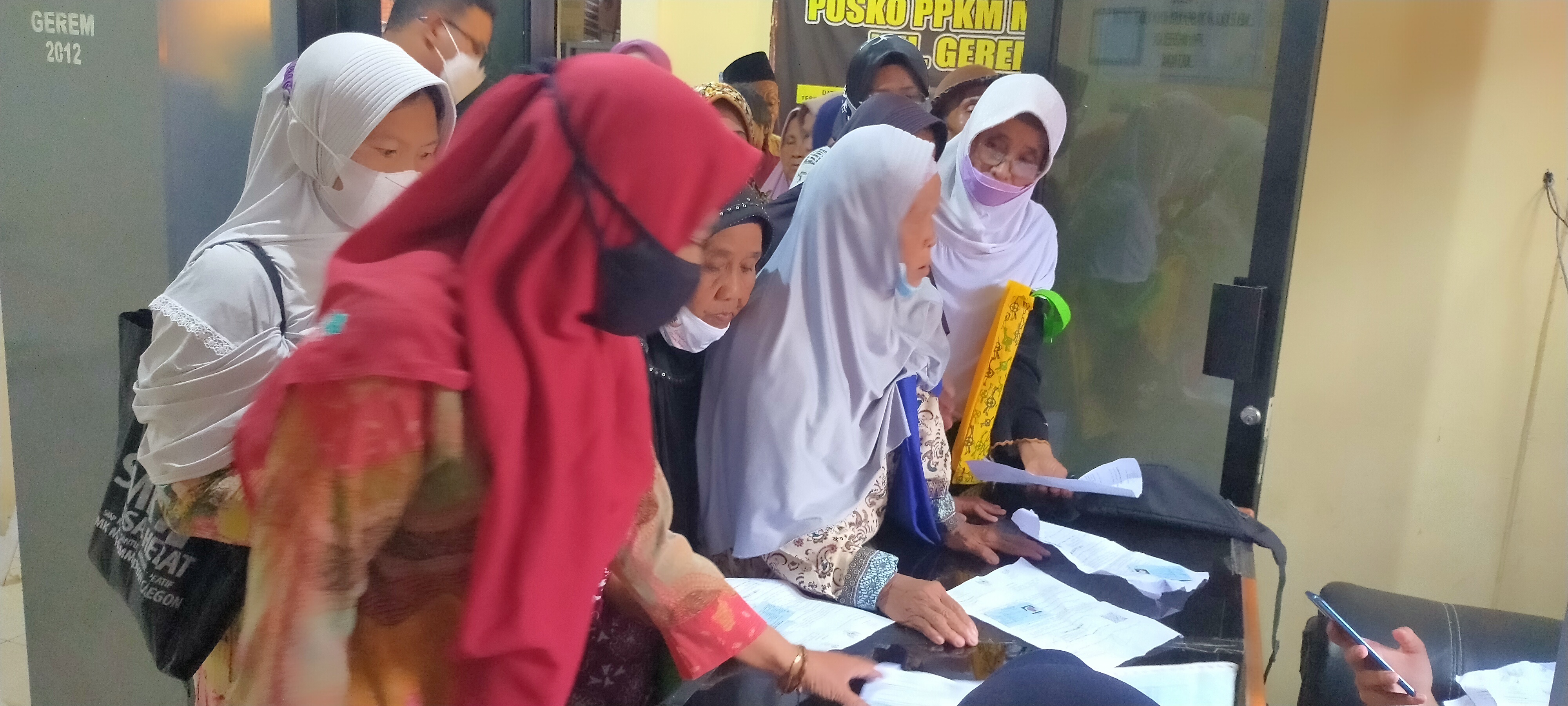 Kelurahan Gerem Salurkan BLT Kepada 722 Warganya