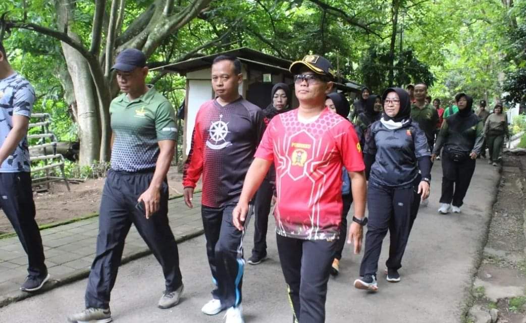 Dalam Rangka Memperingati HUT Ke-51 KORPRI PNS Gelar Silaturahmi dan Gerak Jalan Santai