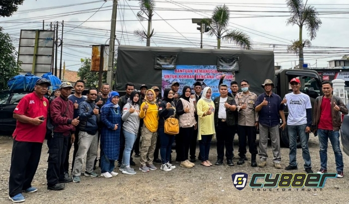 Kapolsek Batujajar Lepas Pemberangkatan Distribusi Bantuan Kemanusiaan Gempa Cianjur