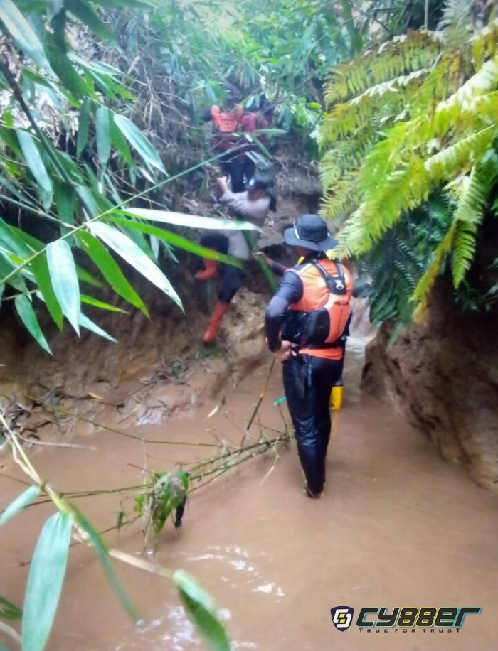 Remaja Hanyut di Sungai Cisaat Cigedug Garut